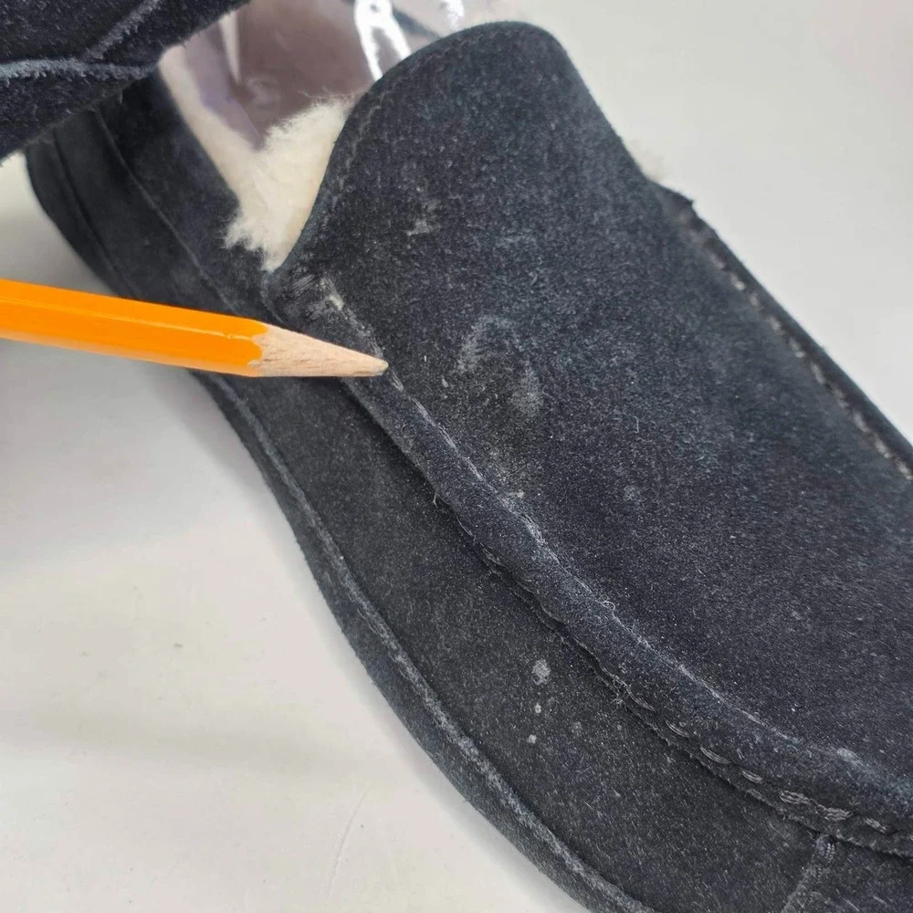 UGG Ascot Men's Slippers Size 12 UK11 Black Suede Shearling Lined Moccasin Shoes